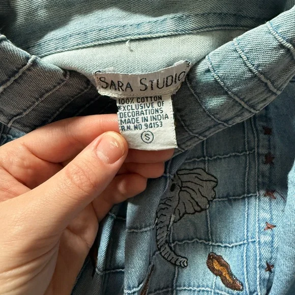 Vintage Embroidered cropped Denim Jacket with Animal Patches - Picture 6 of 9